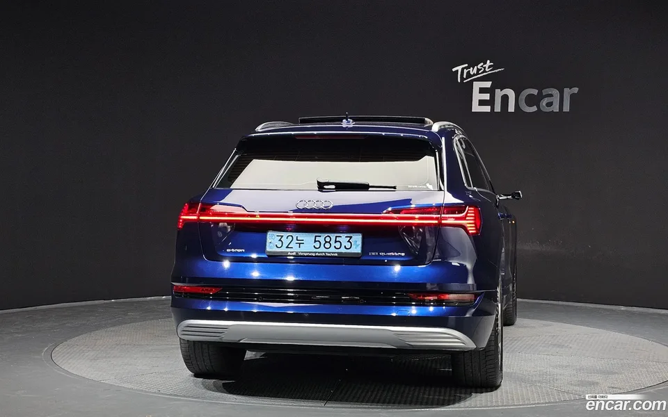 Audi e-tron 55 2022 — миниатюра 4