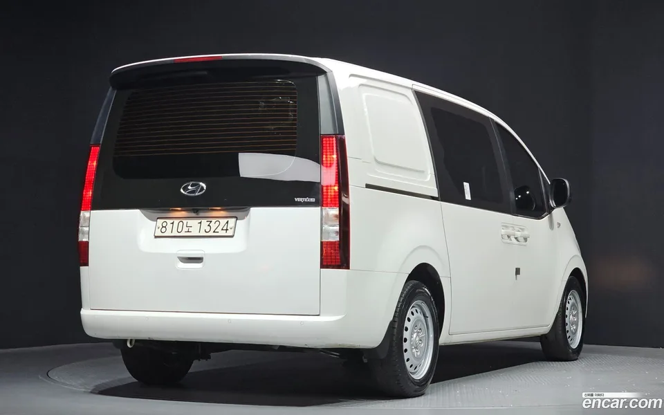 Hyundai Staria 5 2023 — миниатюра 2
