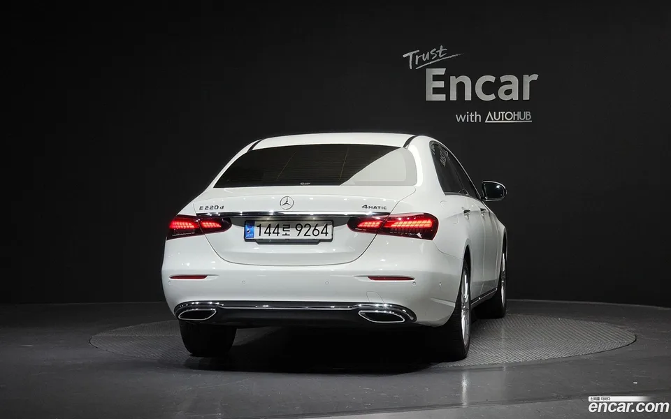 Mercedes-Benz E-Class E220d 4MATIC 2022 — миниатюра 4