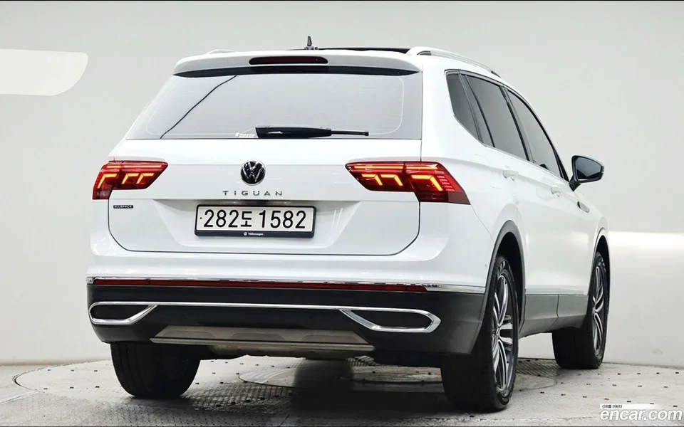Volkswagen Tiguan Allspace 2.0 TSI 2023 — миниатюра 4
