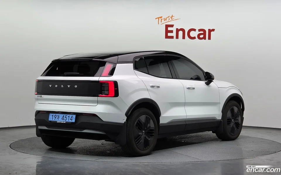 Volvo EX30 Cross Country 2025 — миниатюра 2