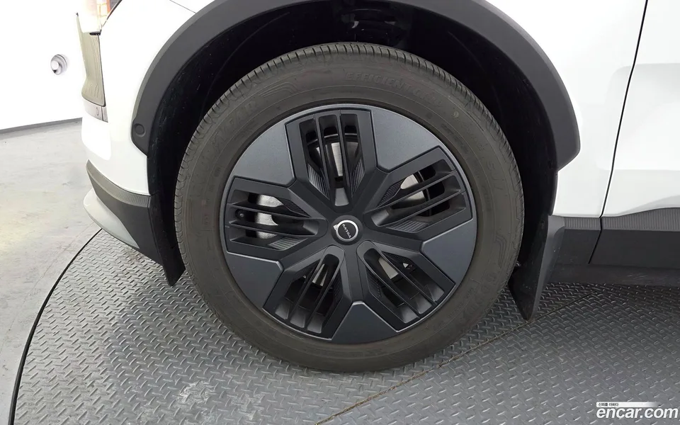 Volvo EX30 Cross Country 2025 — миниатюра 5