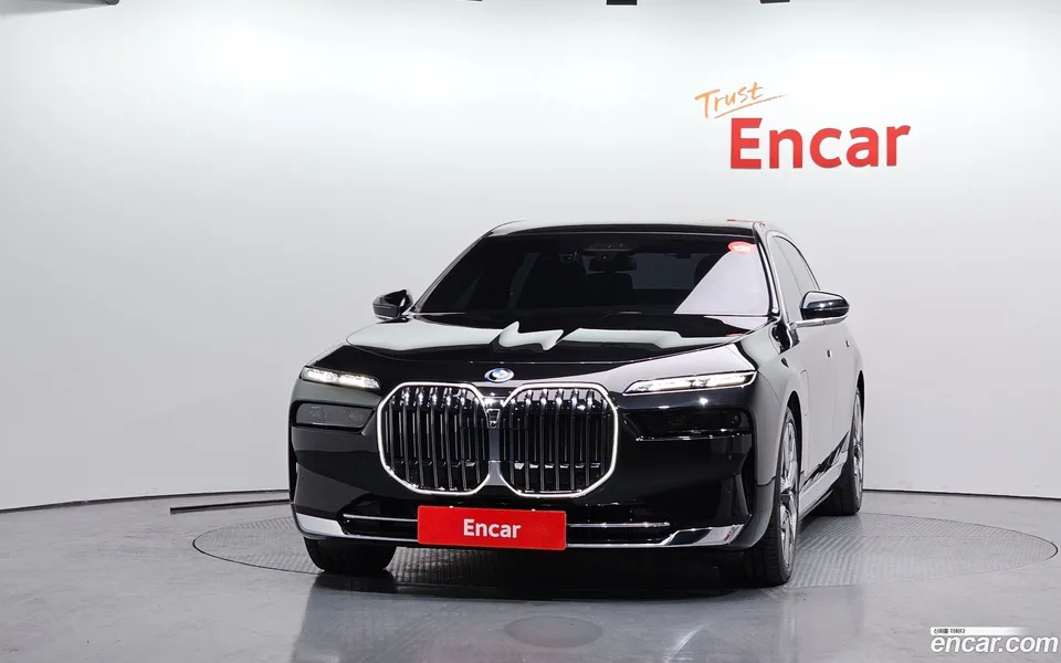 BMW 7 Series 750e xDrive 2023 — миниатюра 3