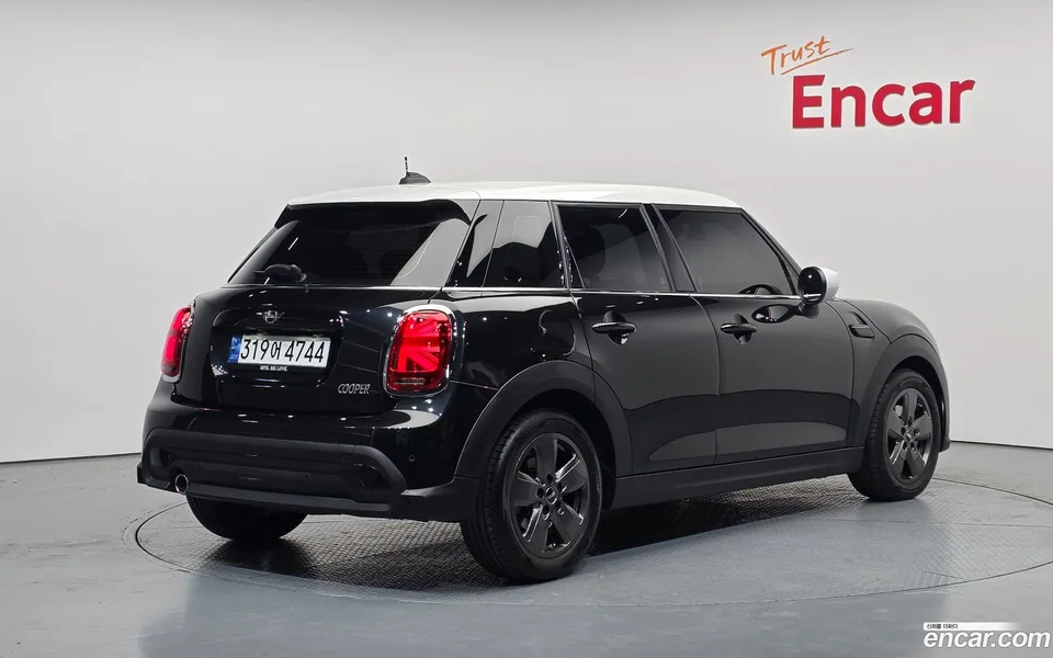 MINI Cooper 5 2022 — миниатюра 2