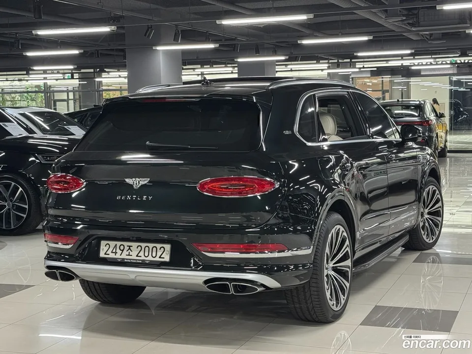 Bentley Bentayga 4.0 V8 EWB 2024 — миниатюра 3
