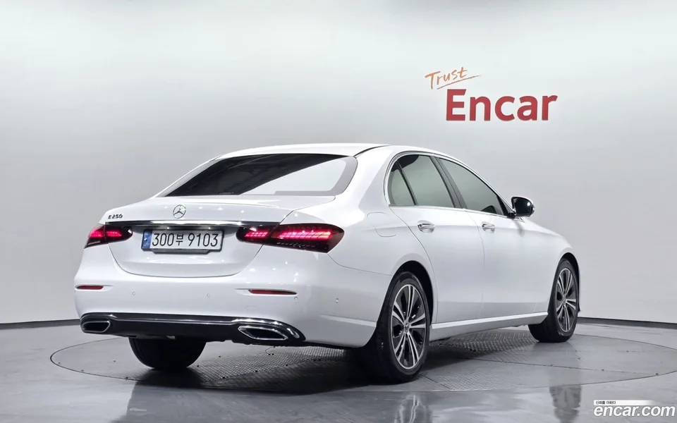 Mercedes-Benz E-Class E250 2022 — миниатюра 2
