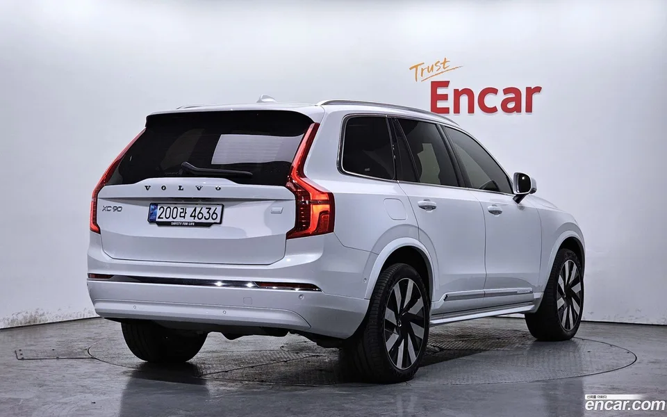 Volvo XC90 T8 2024 — миниатюра 2