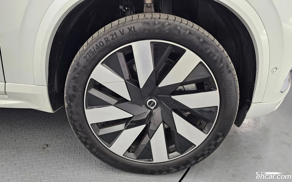Volvo XC90 T8 2024 — миниатюра 5
