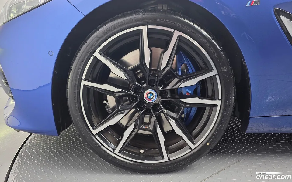 BMW 8 Series M850i xDrive 2023 — миниатюра 5