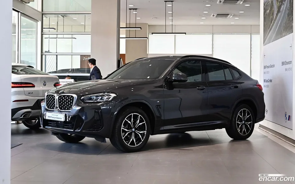BMW X4 xDrive20i M 2022 — фото 1, купить с доставкой в Москву