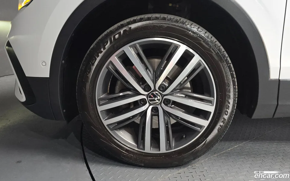Volkswagen Tiguan Allspace 2.0 TSI 2022 — миниатюра 5