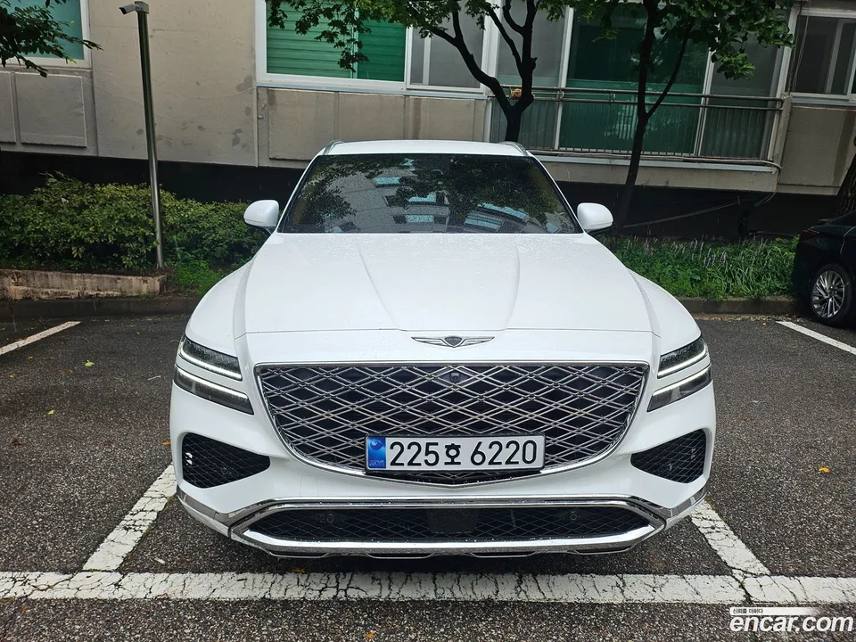 Genesis GV80 2.5T 2WD 2025 — фото 1, купить с доставкой в Москву