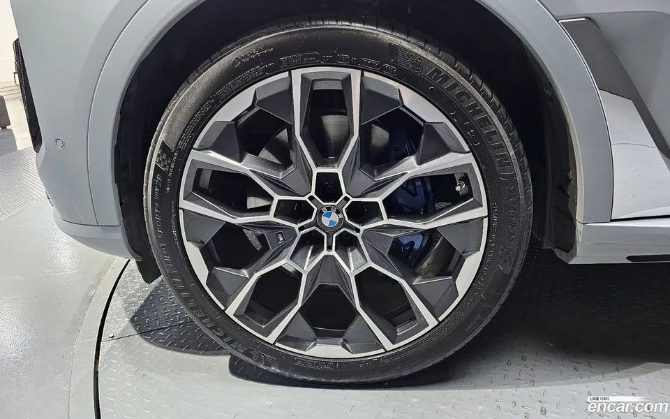 BMW X7 xDrive 40i M 7 2023 — миниатюра 5