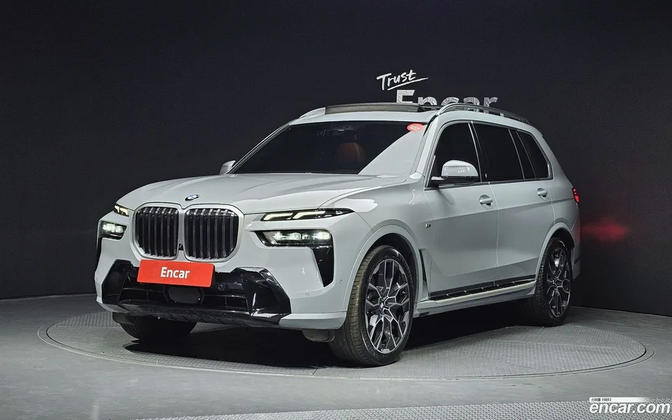BMW X7 xDrive 40i M 7 2023 — фото 1, купить с доставкой в Москву
