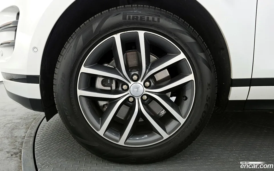 Land Rover Range Rover Evoque P250 SE 2024 — миниатюра 5