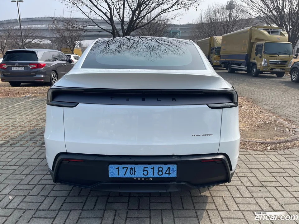 Tesla Model Y AWD 2025 — миниатюра 4