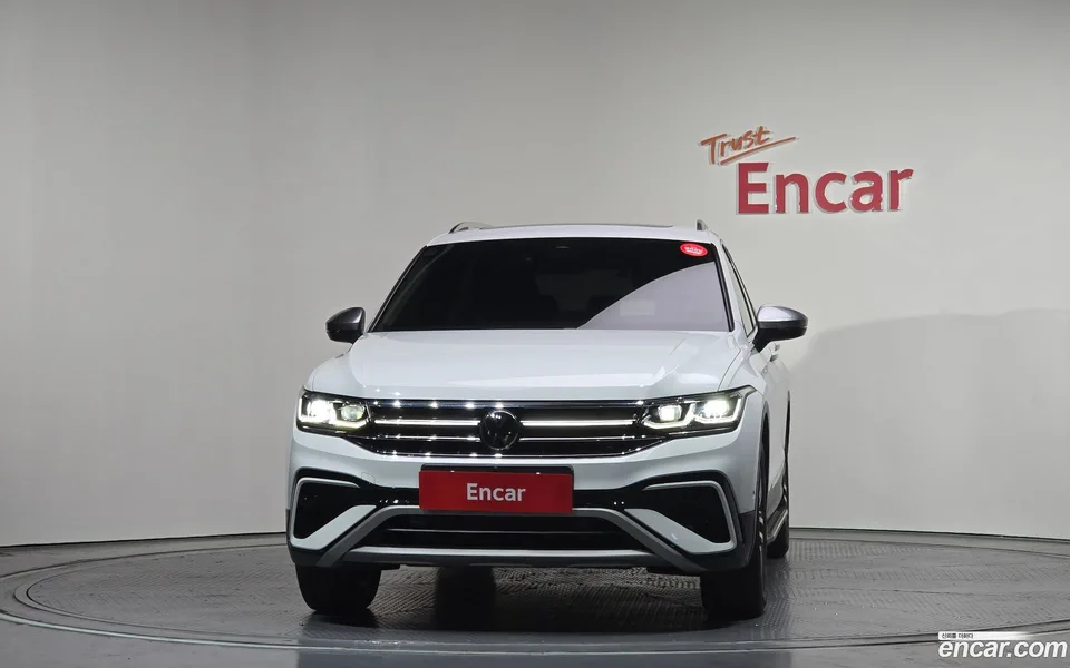 Volkswagen Tiguan Allspace 2.0 TSI 2023 — миниатюра 3