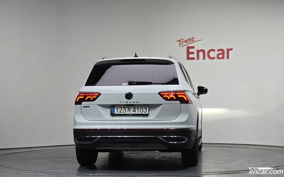 Volkswagen Tiguan Allspace 2.0 TSI 2023 — миниатюра 4