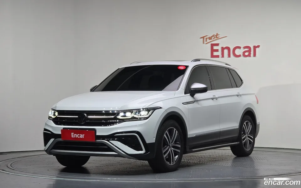 Volkswagen Tiguan Allspace 2.0 TSI 2023 — фото 1, купить с доставкой в Москву