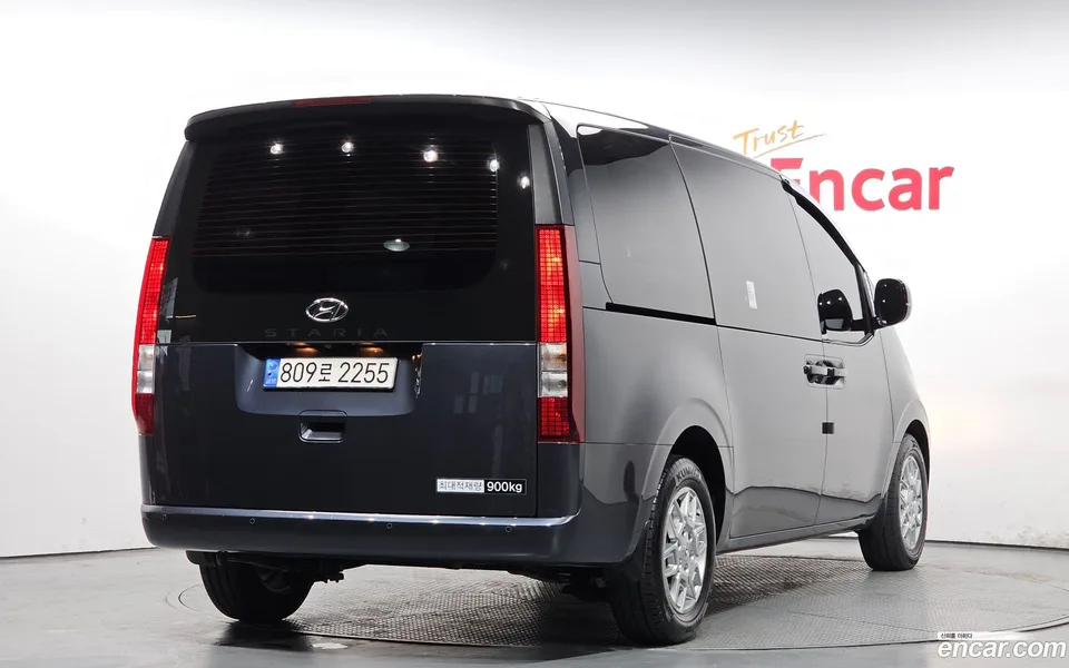 Hyundai Staria 3 2023 — миниатюра 2