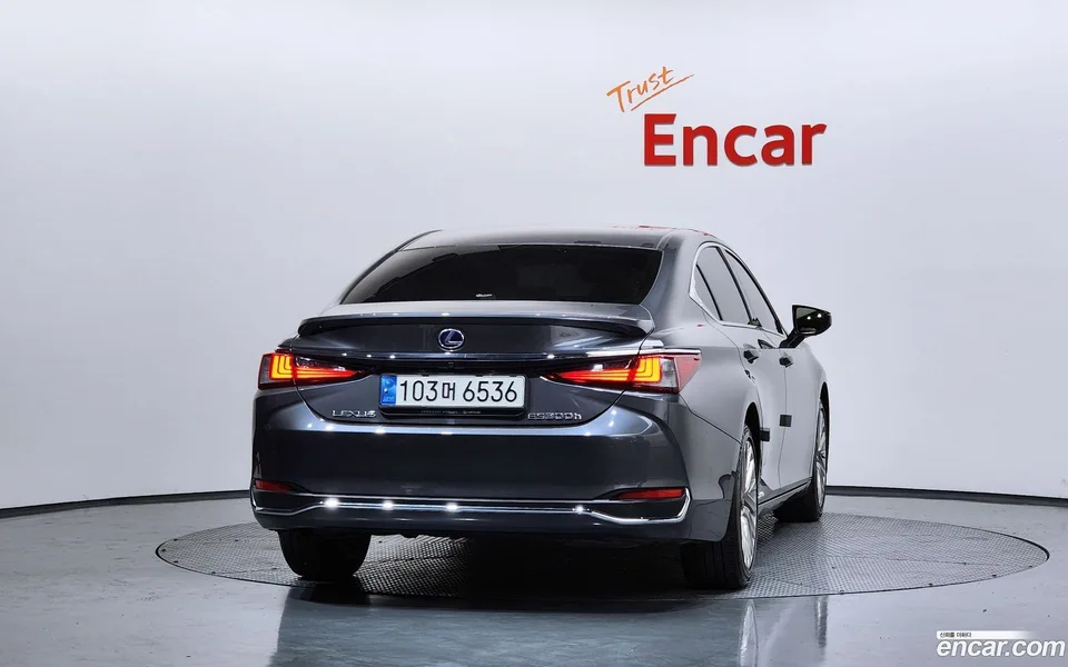 Lexus ES 300h 2022 — миниатюра 4