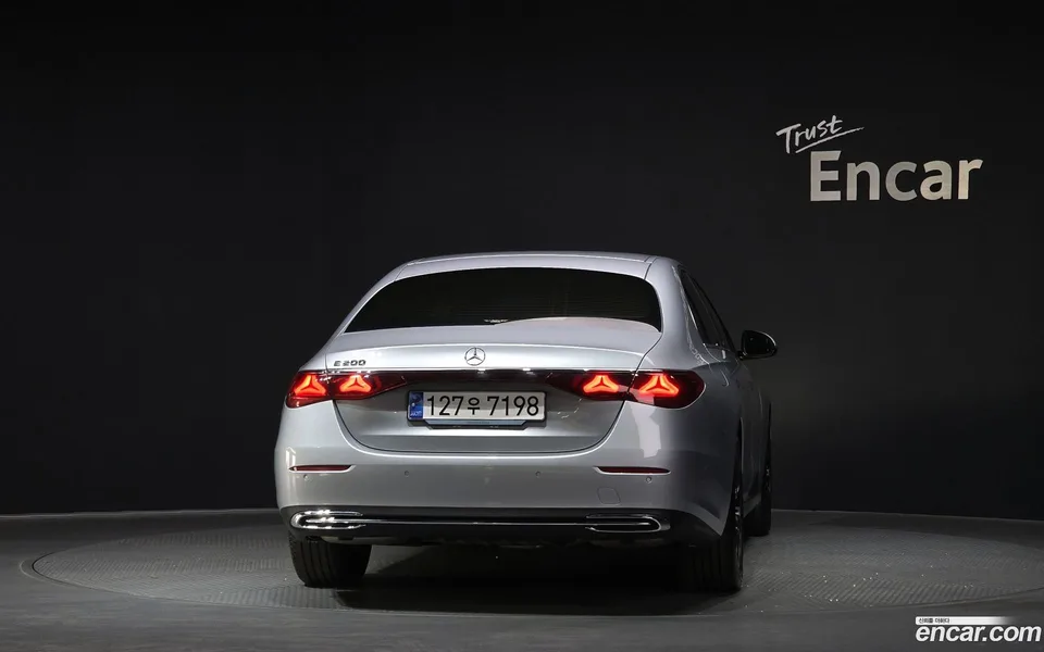 Mercedes-Benz E-Class E200 2024 — миниатюра 4