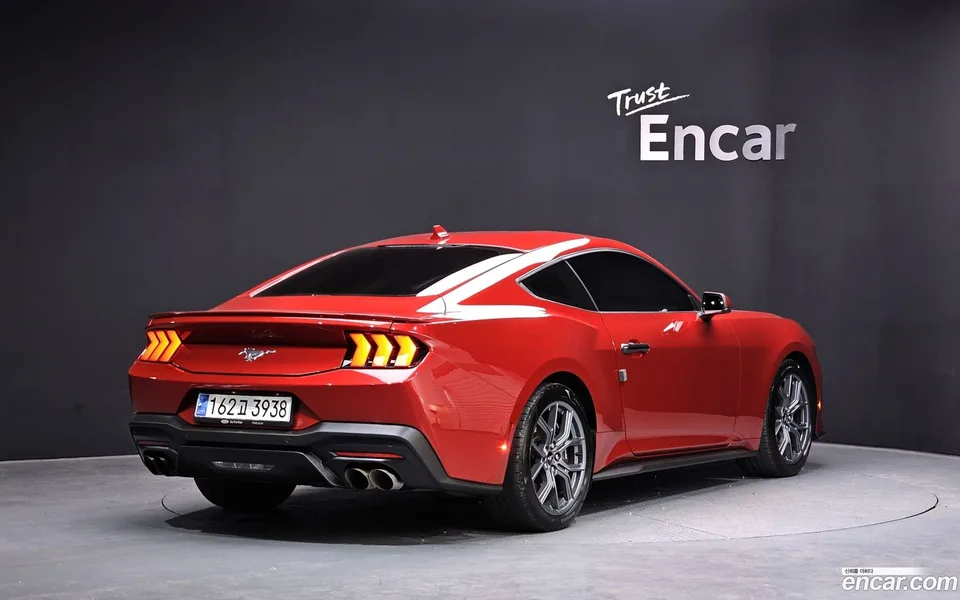 Ford Mustang 2.3 2024 — миниатюра 2