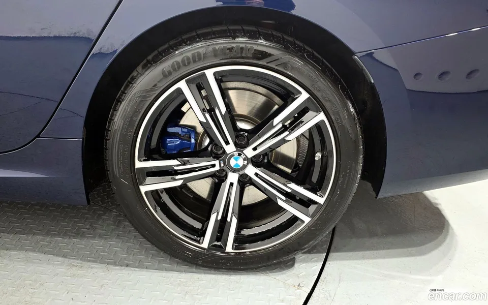 BMW 3 Series 320i M 2025 — миниатюра 5