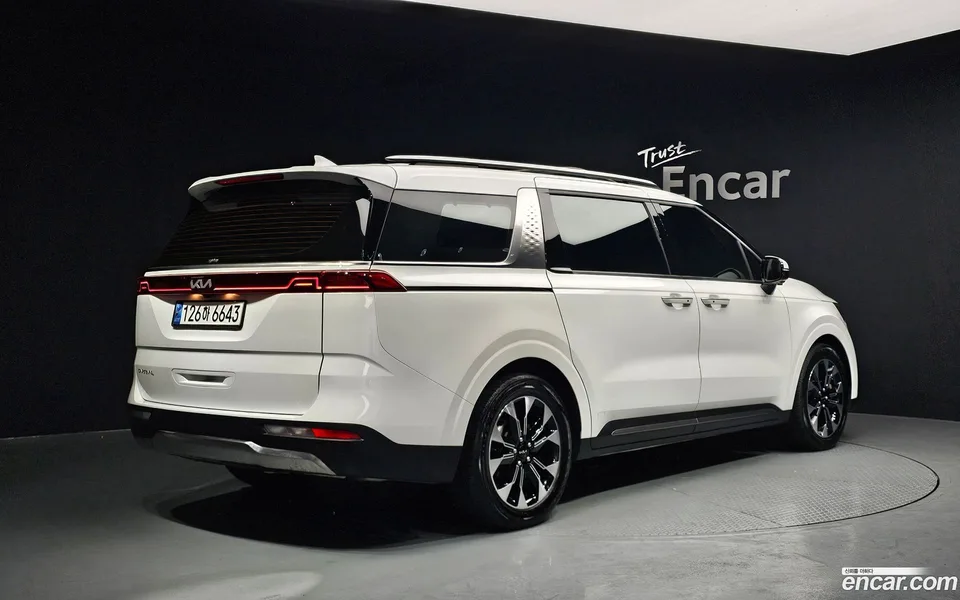 Kia Carnival 9 2022 — миниатюра 2