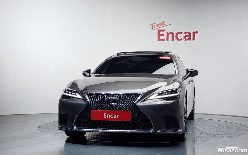 Lexus LS 500 3.5 AWD 2022 — миниатюра 3