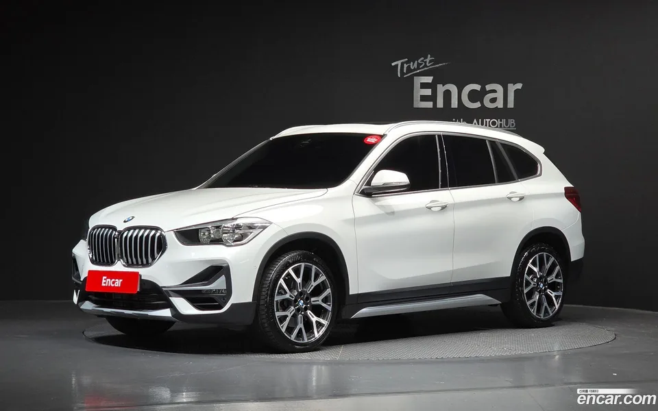 BMW X1 xDrive 20i xLine 2022 — фото 1, купить с доставкой в Москву