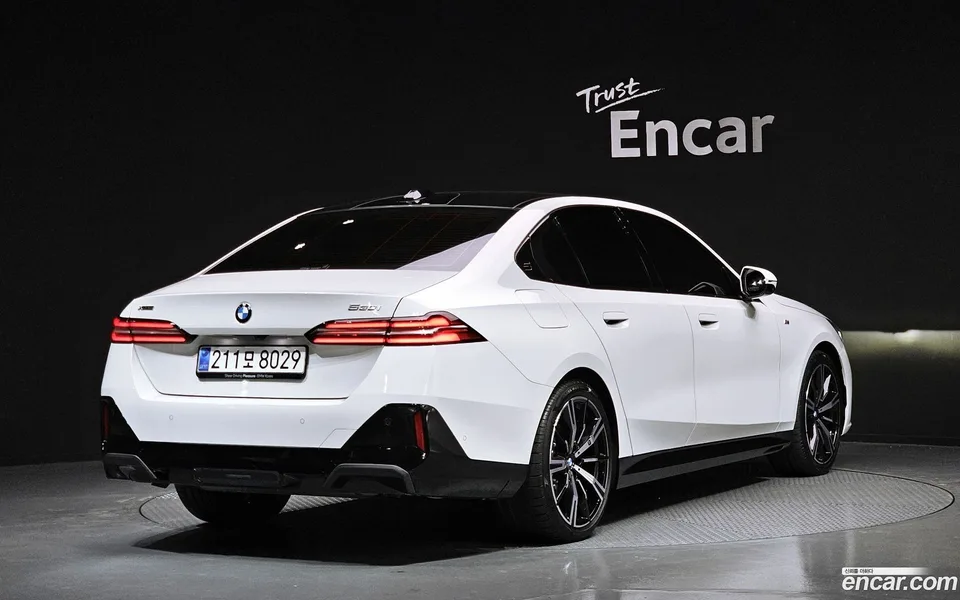 BMW 5 Series 530i xDrive M 2025 — миниатюра 2