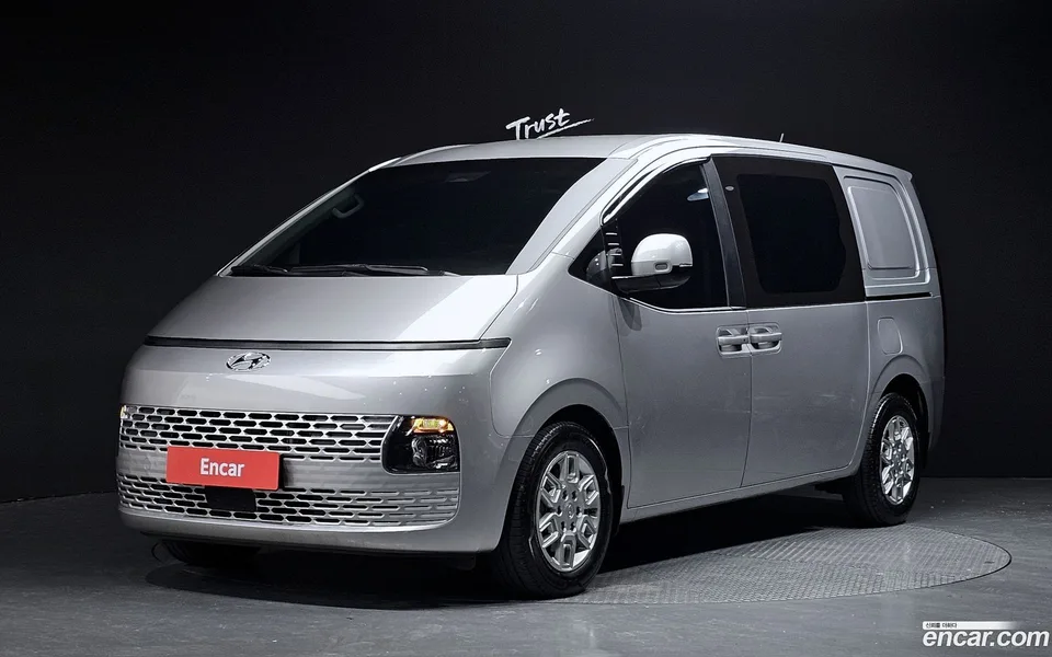 Hyundai Staria 5 2024 — фото 1, купить с доставкой в Москву