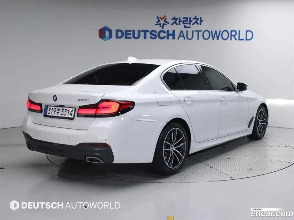 BMW 5 Series 520i M 2023 — миниатюра 2