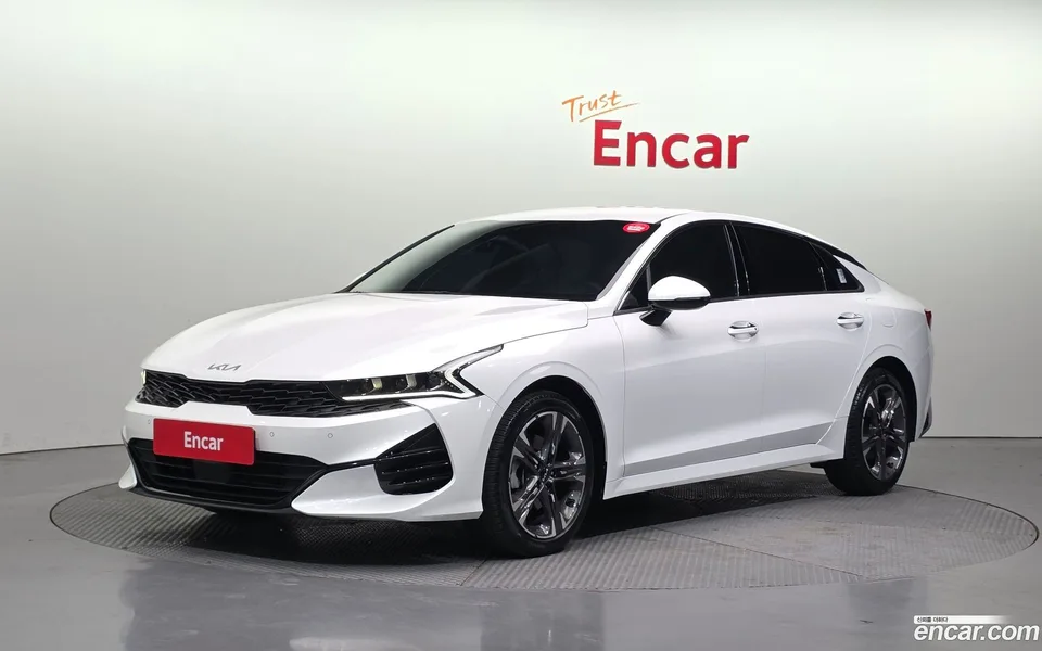 Kia K5 2.0 2023 — фото 1, купить с доставкой в Москву