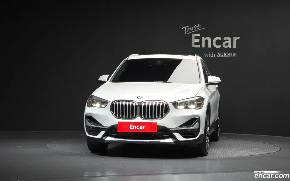 BMW X1 xDrive 20i xLine 2022 — миниатюра 3
