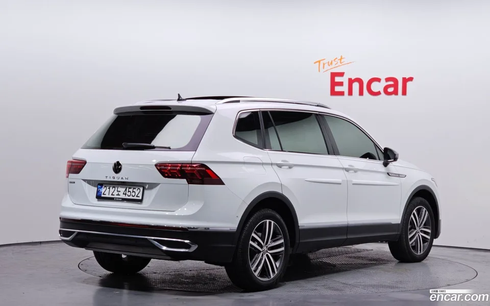 Volkswagen Tiguan Allspace 2.0 TSI 2023 — миниатюра 2