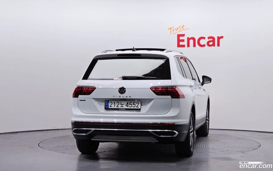 Volkswagen Tiguan Allspace 2.0 TSI 2023 — миниатюра 4