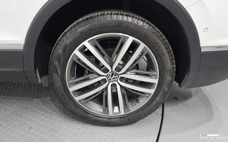 Volkswagen Tiguan Allspace 2.0 TSI 2023 — миниатюра 5