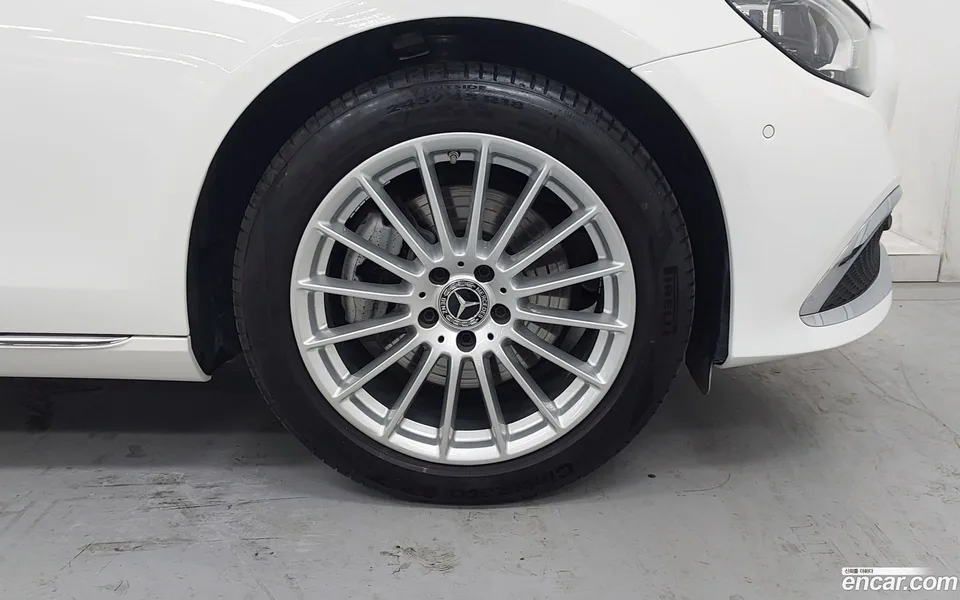 Mercedes-Benz E-Class E220d 4MATIC 2022 — миниатюра 5