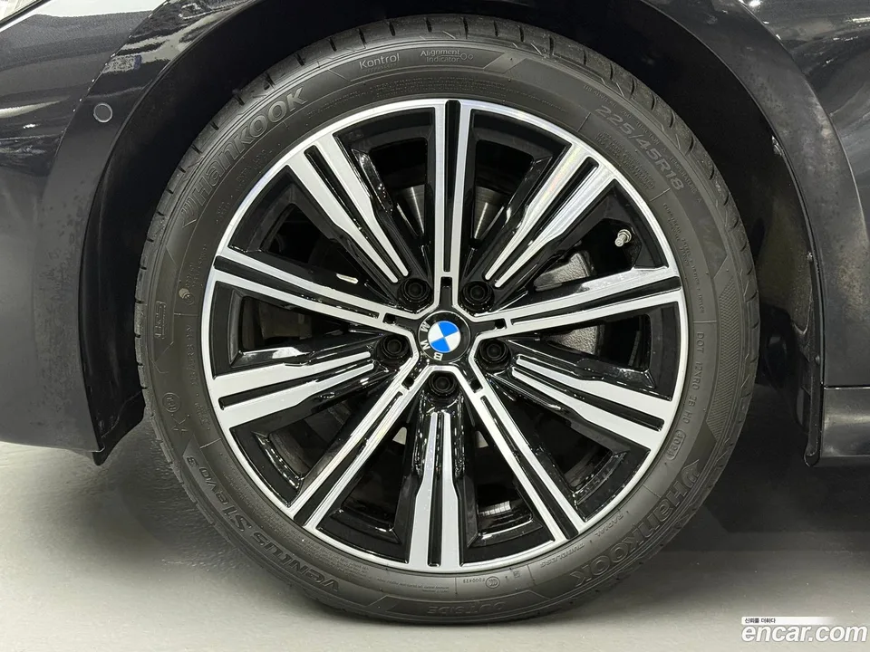 BMW 3 Series 320i 2025 — миниатюра 5