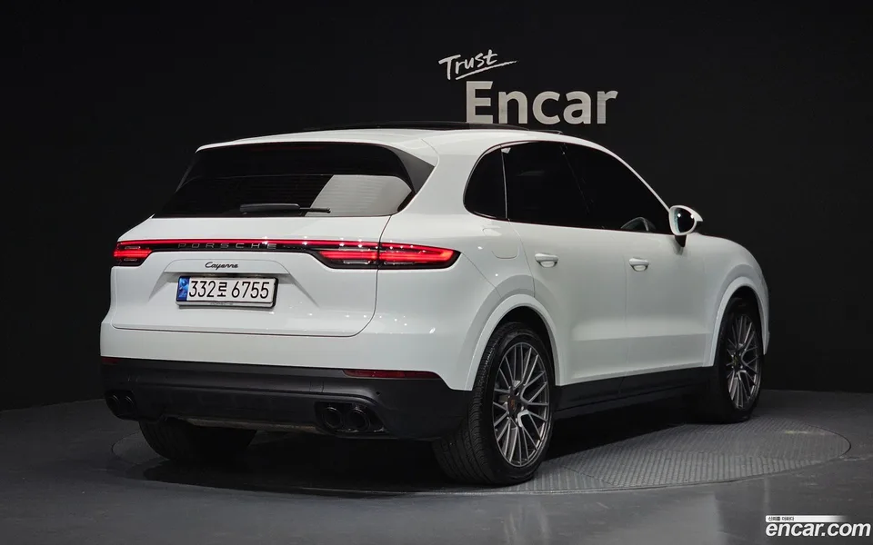 Porsche Cayenne 3.0 2023 — миниатюра 2