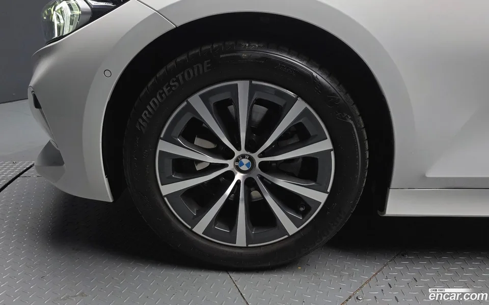 BMW 3 Series 320i 2024 — миниатюра 5