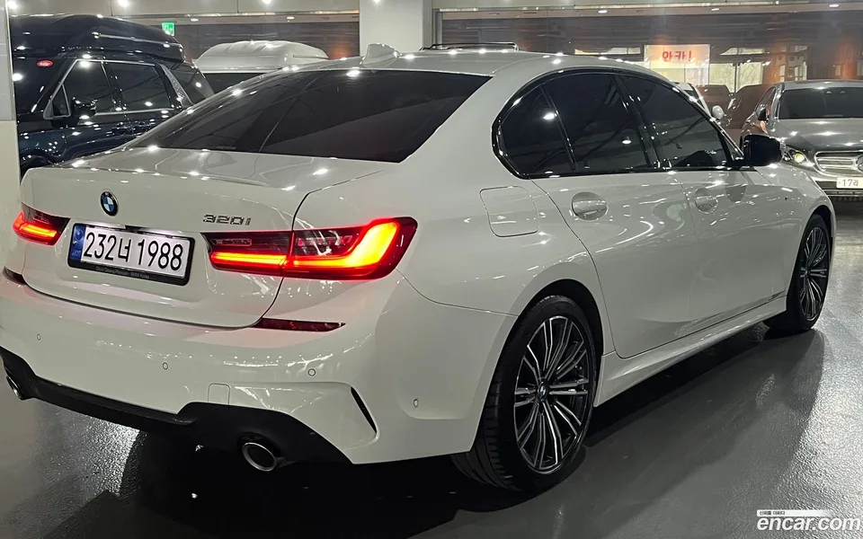 BMW 3 Series 320i M 2022 — миниатюра 2