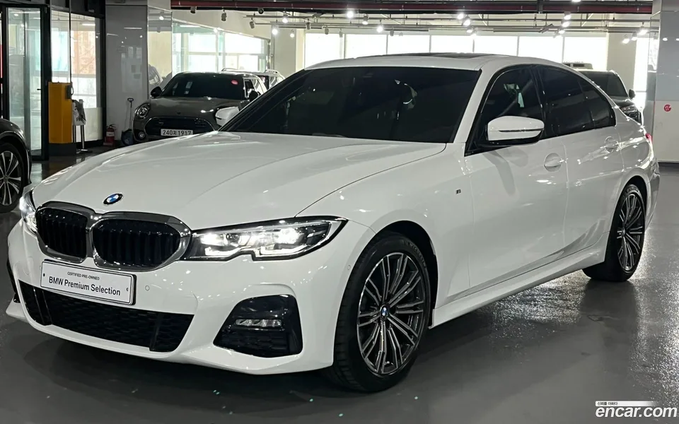BMW 3 Series 320i M 2022 — фото 1, купить с доставкой в Москву