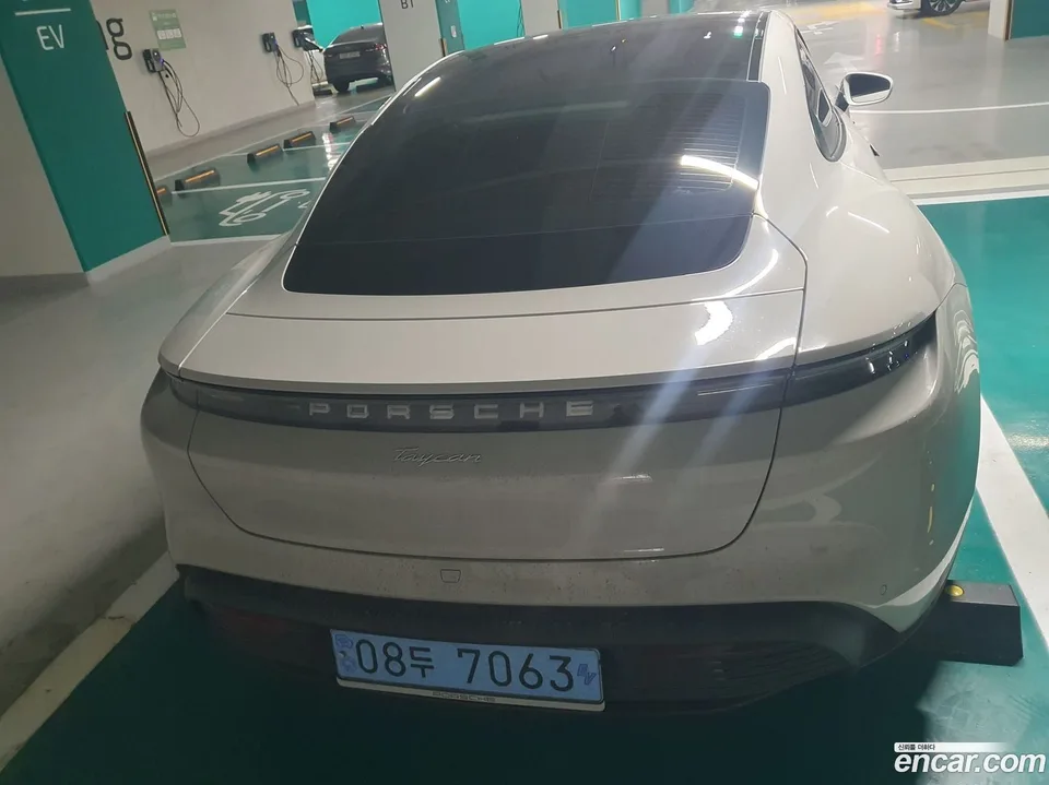 Porsche Taycan 2023 — миниатюра 4