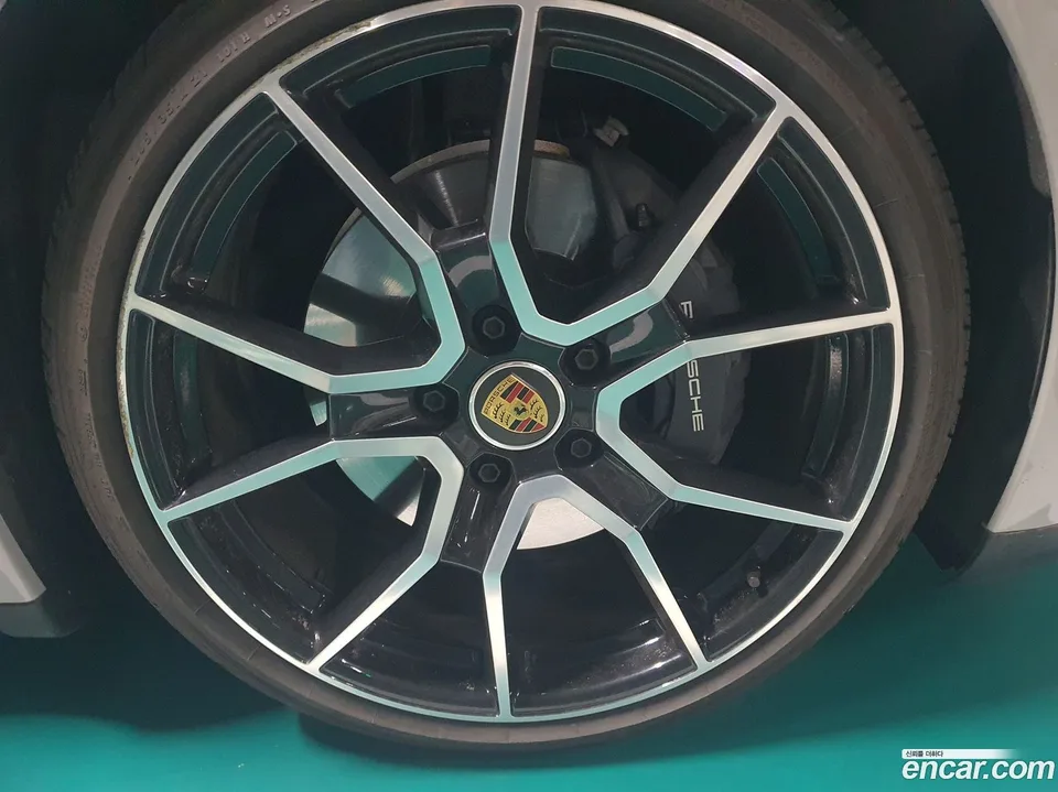 Porsche Taycan 2023 — миниатюра 5