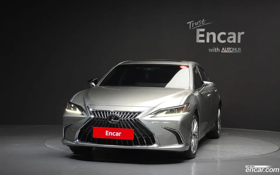 Lexus ES 300h 2023 — миниатюра 3