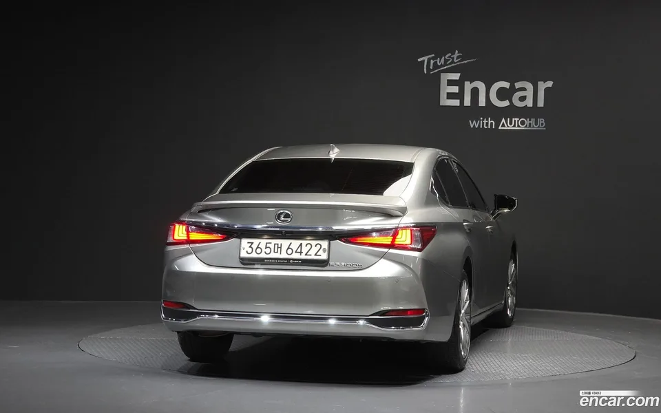 Lexus ES 300h 2023 — миниатюра 4