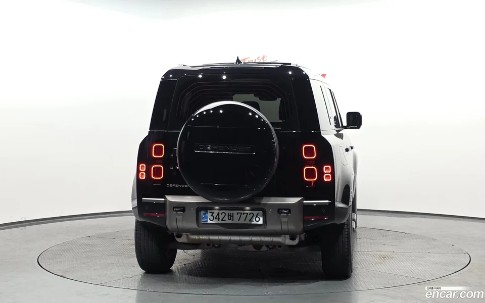 Land Rover Defender 110 P300 X- SE 2024 — миниатюра 4